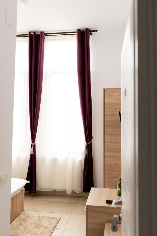 Marconi Guesthouse Hunedoara Exterior photo